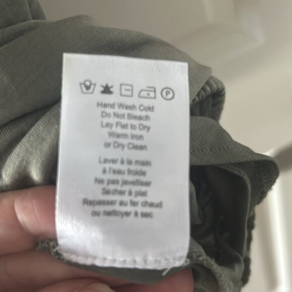 🎀HEARTLOOM large v neck wrap front sleeveless green top - Picture 7 of 9